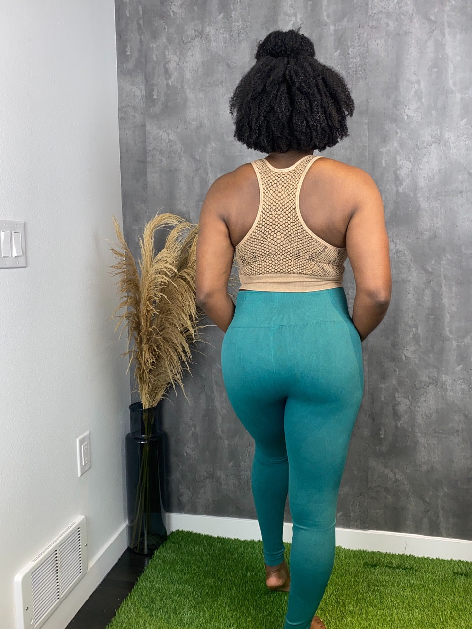 The LaLa Leggings are high-waisted seamless design with no front seam for a smooth look. Fabric has a soft comfort feel in the color vintage jade.