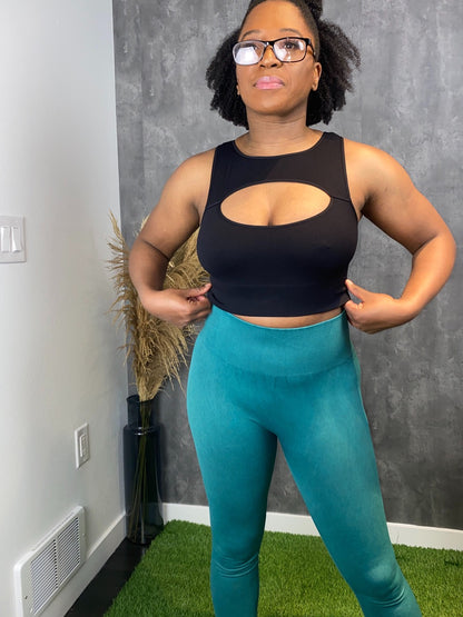 The LaLa Leggings are high-waisted seamless design with no front seam for a smooth look. Fabric has a soft comfort feel in the color vintage jade.