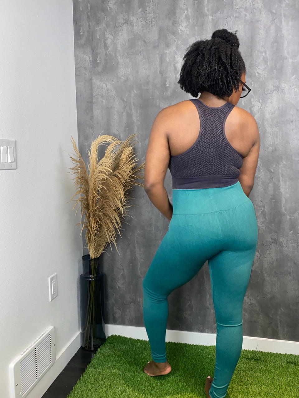 The LaLa Leggings are high-waisted seamless design with no front seam for a smooth look. Fabric has a soft comfort feel in the color vintage jade.